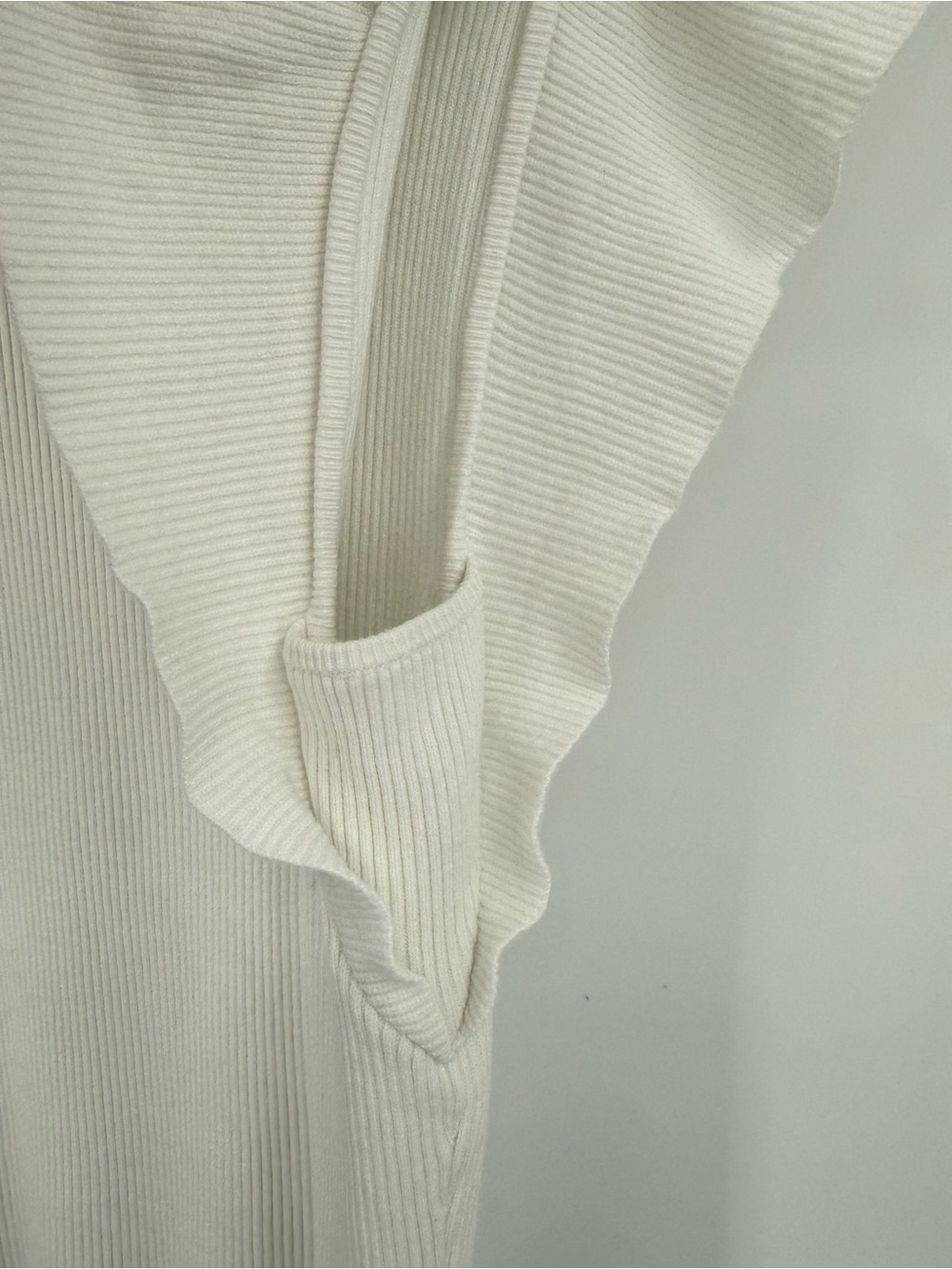 Marie Oliver Rory Top Rib Knit Ruffle Tee in Cool White Size L - Picture 9 of 10